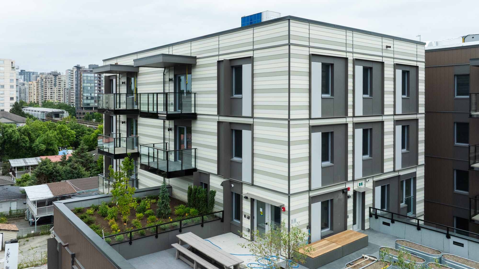 EuroLine Windows Vaha McHardy Multi-Family Home Project