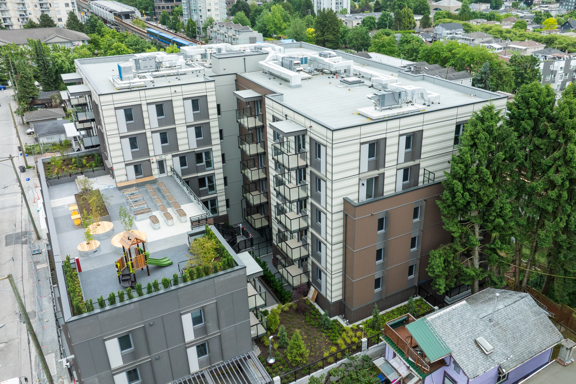 EuroLine Windows Vaha McHardy Multi-Family Home Project